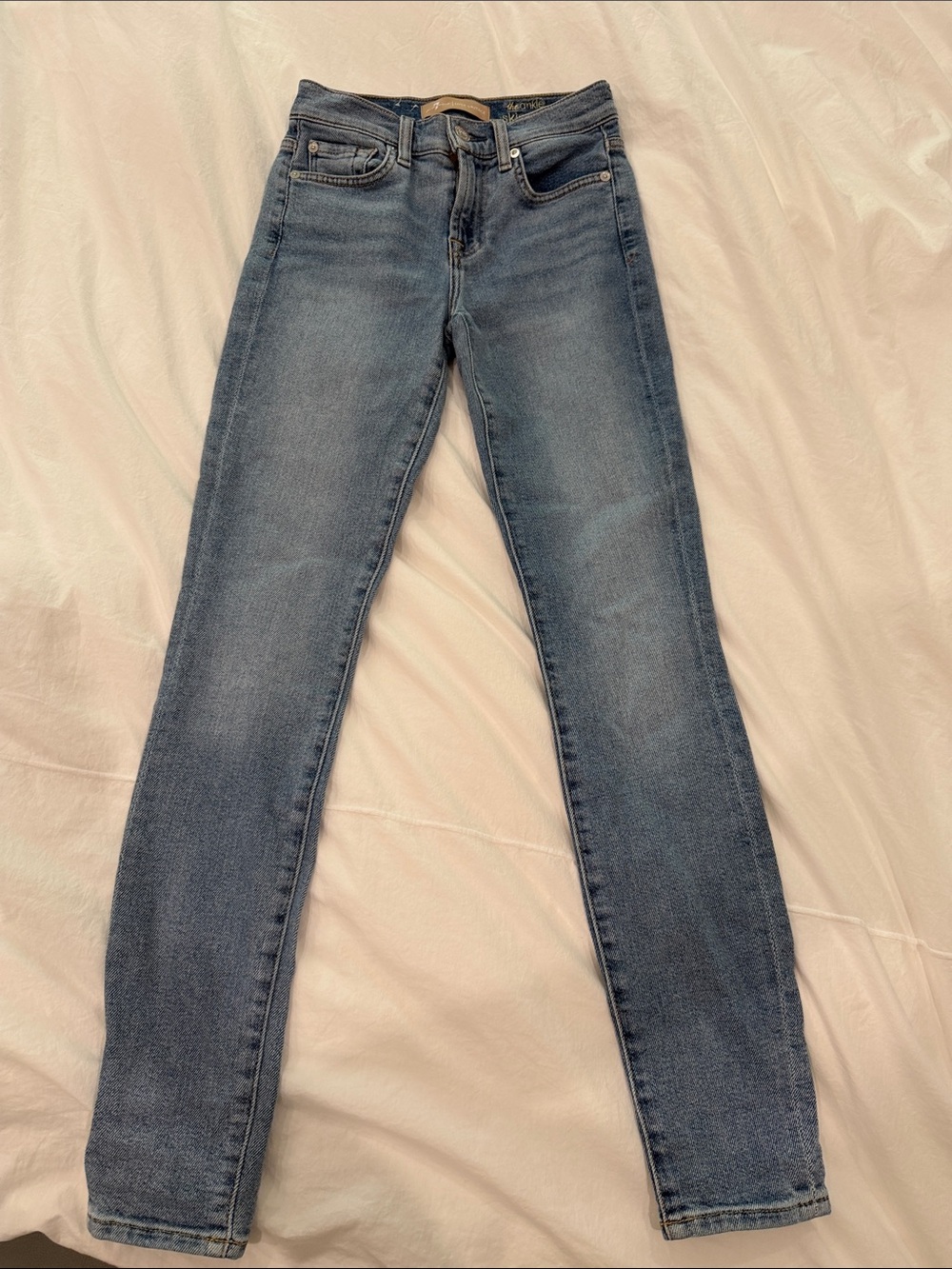 7 For All Mankind Skinny Jeans in Faded Blue